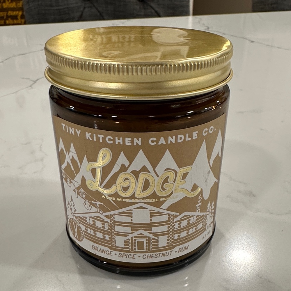 NWT Tiny Kitchen Candle Co. Lodge Scented Candle 🕯️